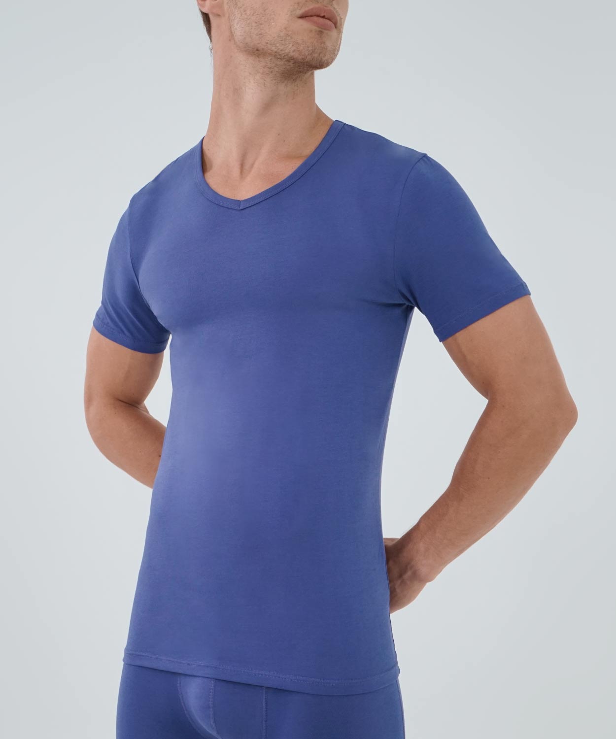 T-Shirt V Neck - Essentials