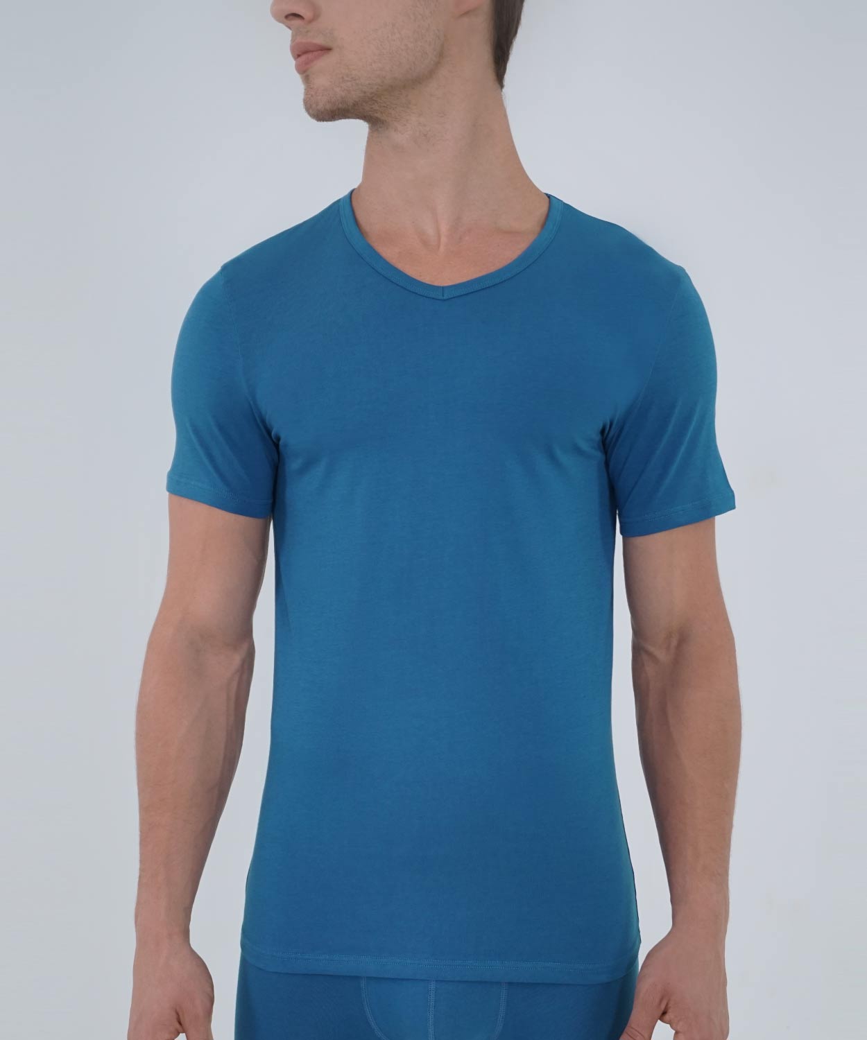 T-Shirt V Neck - Essentials