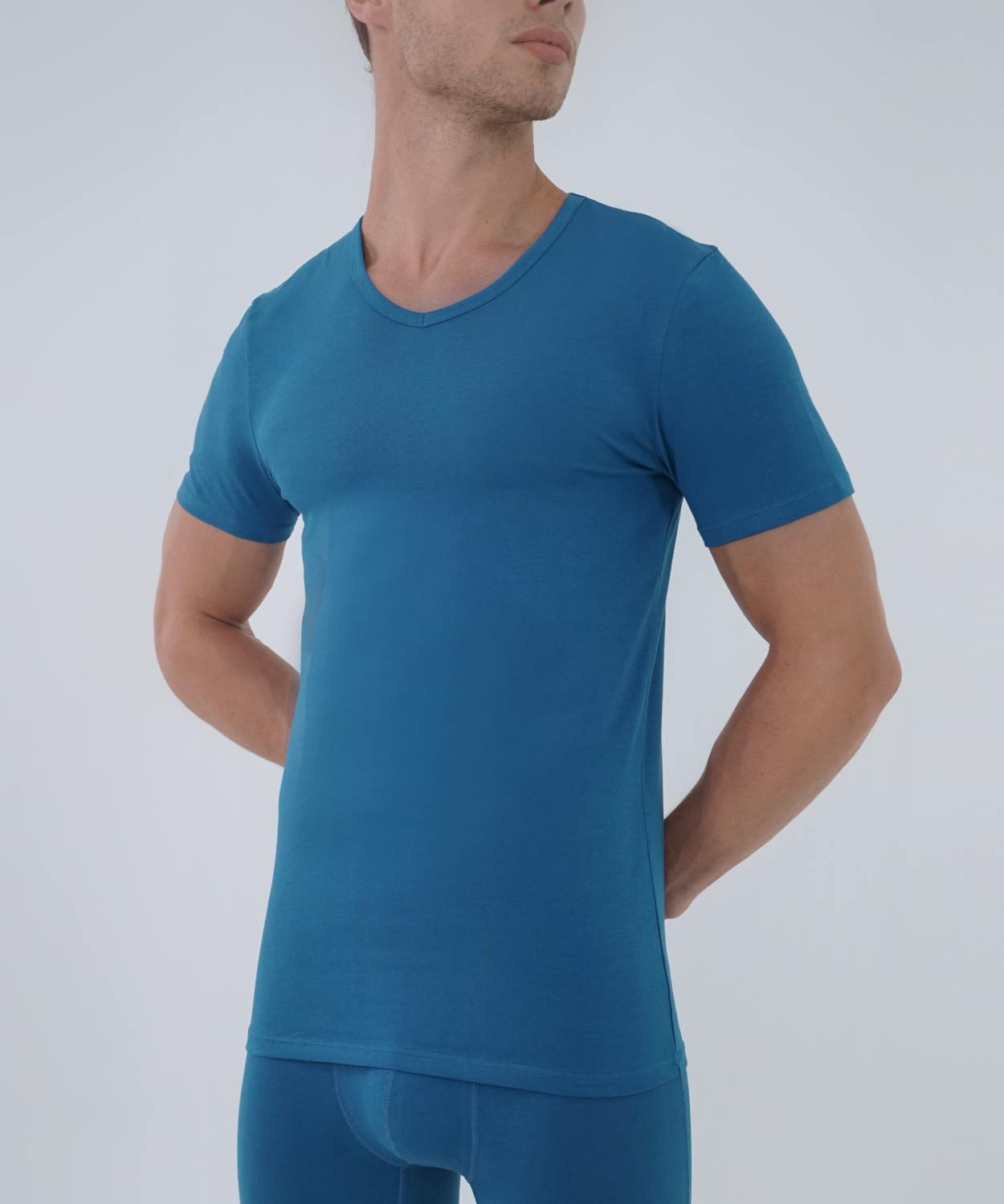 T-Shirt V Neck - Essentials