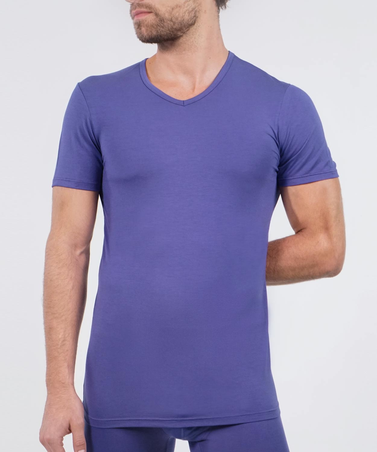 T-Shirt V Neck - Essentials