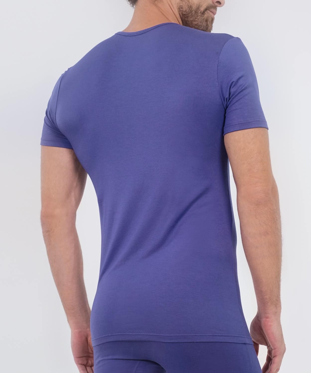 T-Shirt V Neck - Essentials