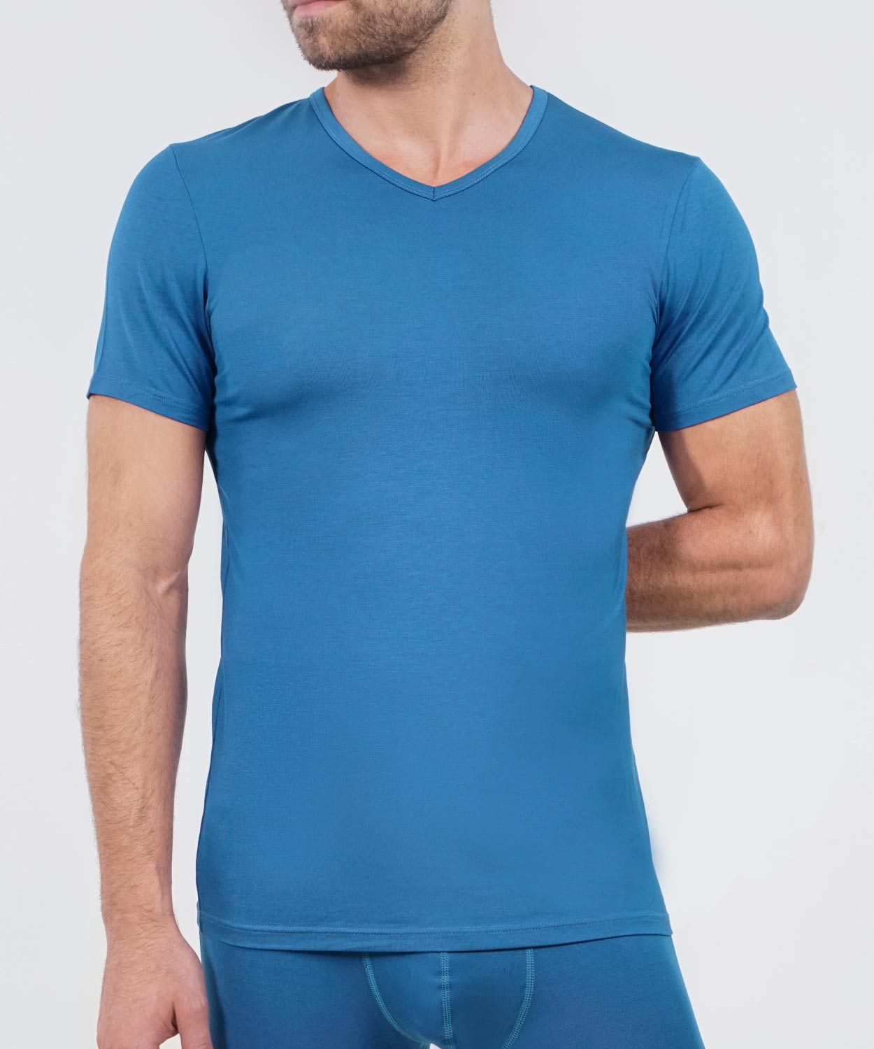 T-Shirt V Neck - Essentials