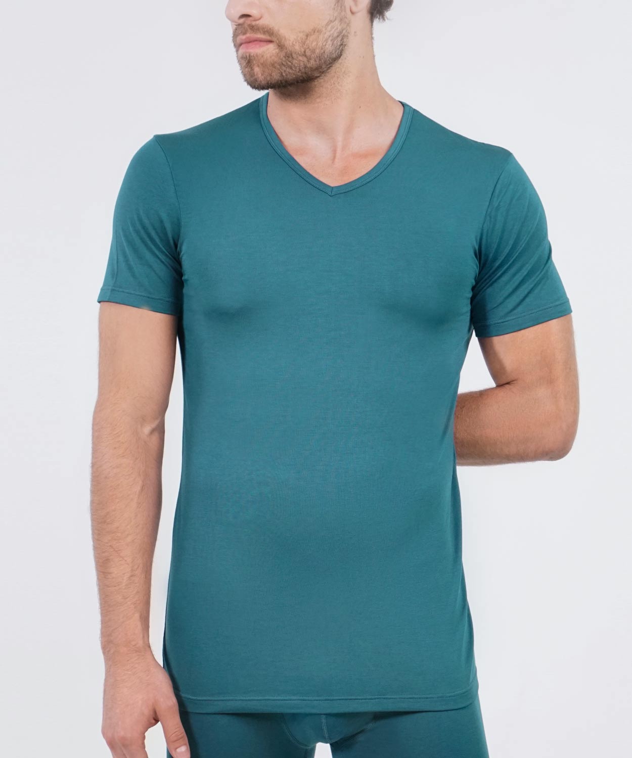 T-Shirt V Neck - Essentials